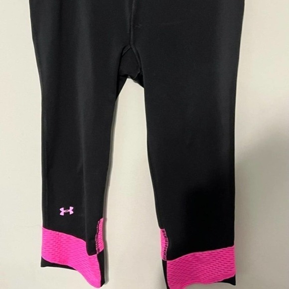 UNDER Armour Fly-by Capri Leggings - black and‎ pink size Medium - Picture 1 of 4